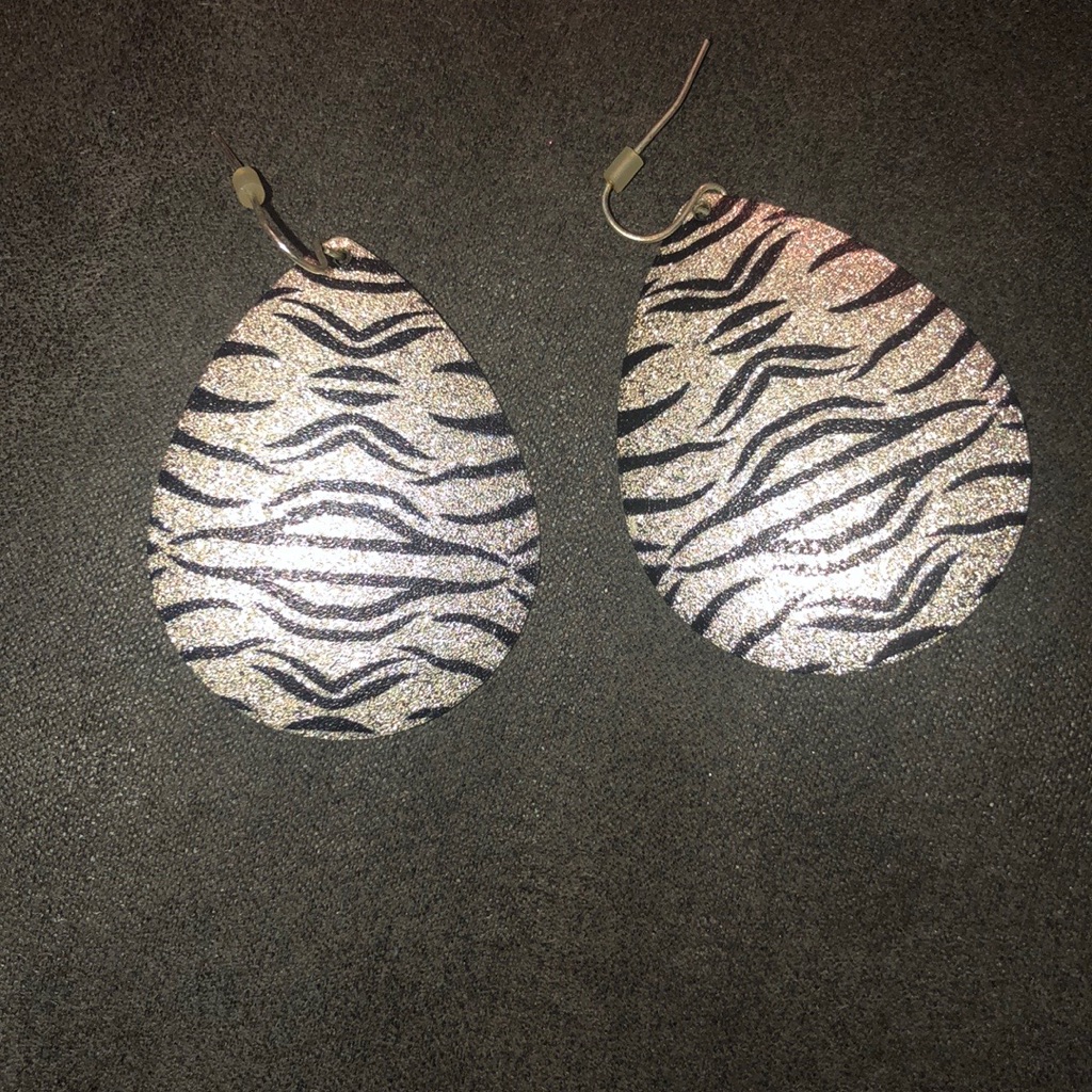 Earrings 10$